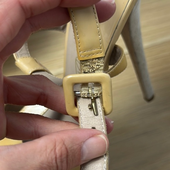 Le Silla Cream High Heeled Sandals with Stiletto Heel and Open Toe Design - Picture 7 of 8